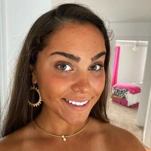 Meet your Posher, Mia